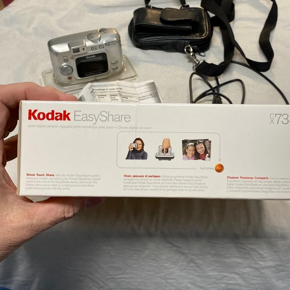 Kodak EasyShare CX7330 3.1MP Digital Camera Tested Works Box Case Cable